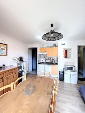 Fridge, microwave, dishwasher, coffee/tea maker