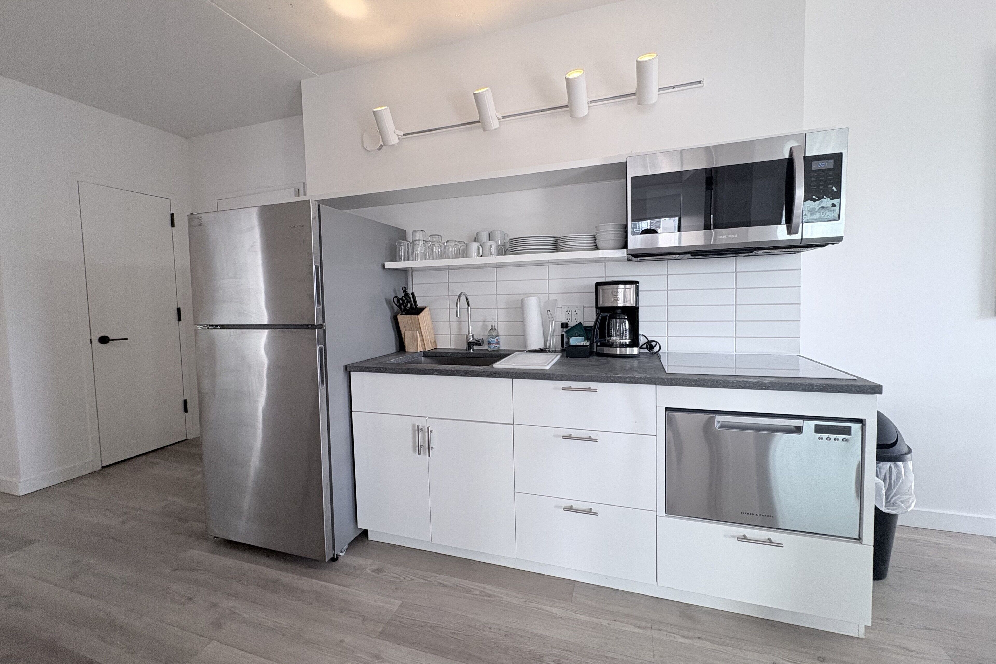 Appartamento, 2 camere da letto, vista città | Angolo cottura privato | Frigorifero con congelatore, microonde, lavastoviglie