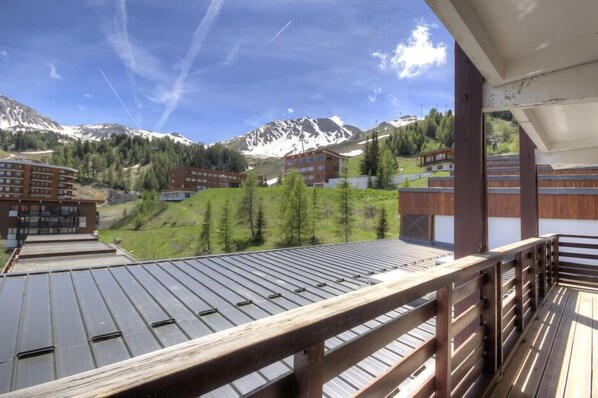 Property grounds - 100m from ski slopes, 3rd floor, tv, ski locker, 53m², La Plagne (La Plagne)