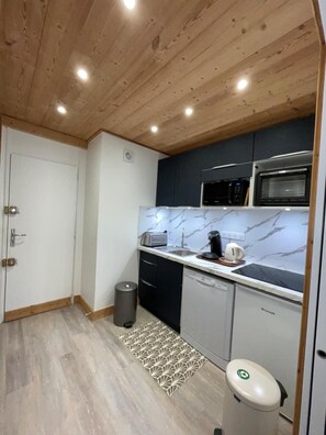 Fridge, oven, dishwasher