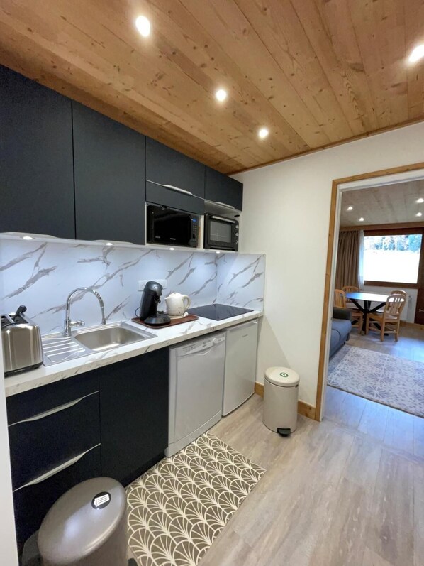 Fridge, oven, dishwasher