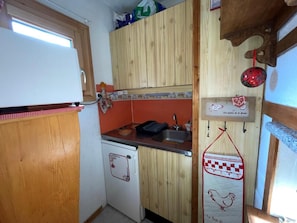 Fridge, microwave, oven