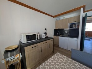 Réfrigérateur, four, lave-vaisselle