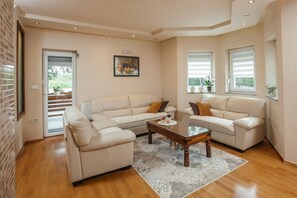 Smart TV, stereo - A cozy house in a quiet location,Holiday House Leonarda (IMOTSKI)