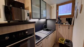 ثلاجة، ميكروويف، فرن، غسالة أطباق