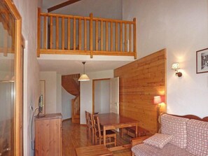 Unclassified image, 3 of 12, button - Resort center, 2nd floor, swimming pool, sauna, balcony, tv, ski locker, 52m², Les Orres (Les Orres)