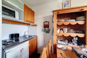 Frigorifero, microonde, forno, macchina per tè/caffè