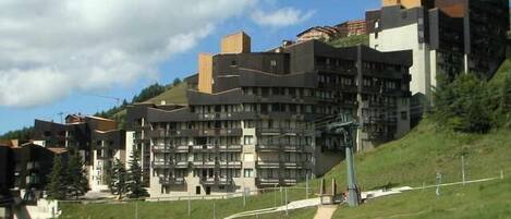 المنشأة من الخارج