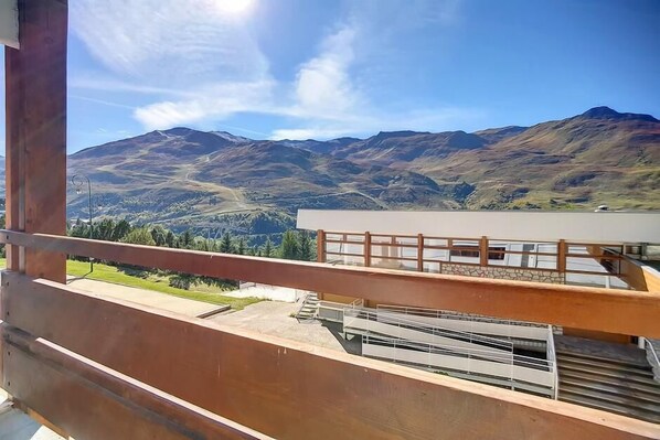 Property grounds - 150m from ski slopes, 2nd floor, tv, ski locker, 36m², Les Menuires (Les Menuires)