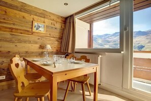 Dining - 150m from resort center, 2nd floor, tv, 36m², Les Menuires (Les Menuires)