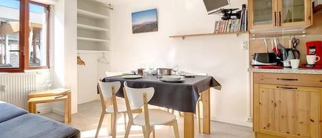 Kylskåp, mikrovågsugn, ugn och diskmaskin