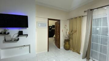 1 chambre, bureau, fer et planche à repasser, accès au Wi-Fi (inclus)