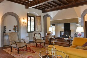 Smart-TV, Kamin, DVD-Player, Drucker