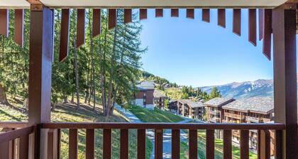100m from ski slopes, 5th floor, view resort, balcony, tv, ski locker, 26m², Montchavin La Plagne