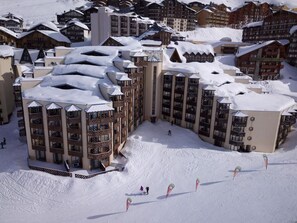 Exterior - Ski-in/ski-out & foot of the slopes, 5th floor, view ski slopes, sauna, hammam, balcony, tv, 28m² (Val Thorens)