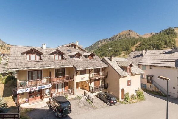 Exterior - 250m from ski slopes, 2nd floor, view village, balcony, parking, tv, 20m², Montgenèvre (Montgenèvre)