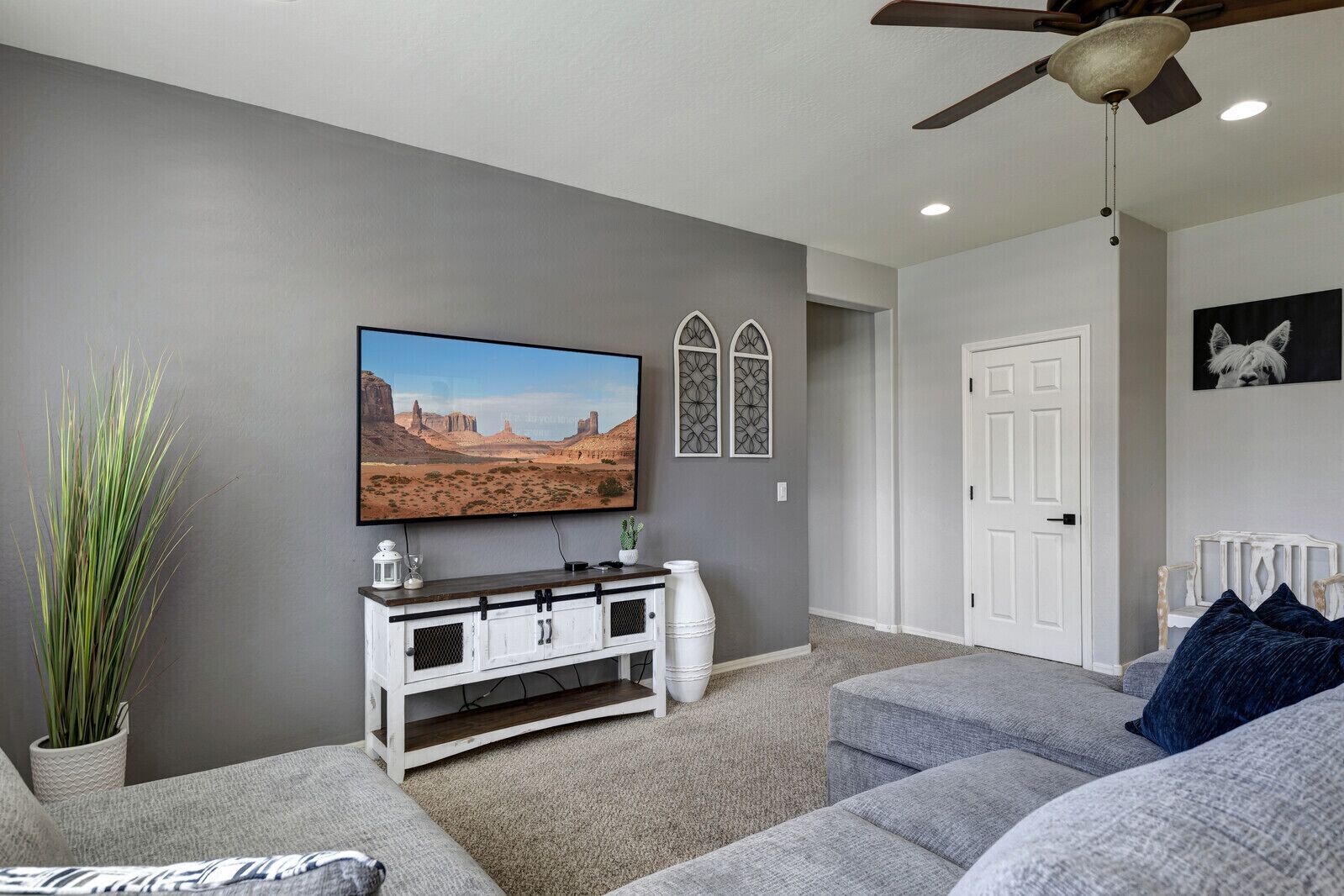 Sparkling Pool ~ Very Quiet ~ Backyard & Fire Pit