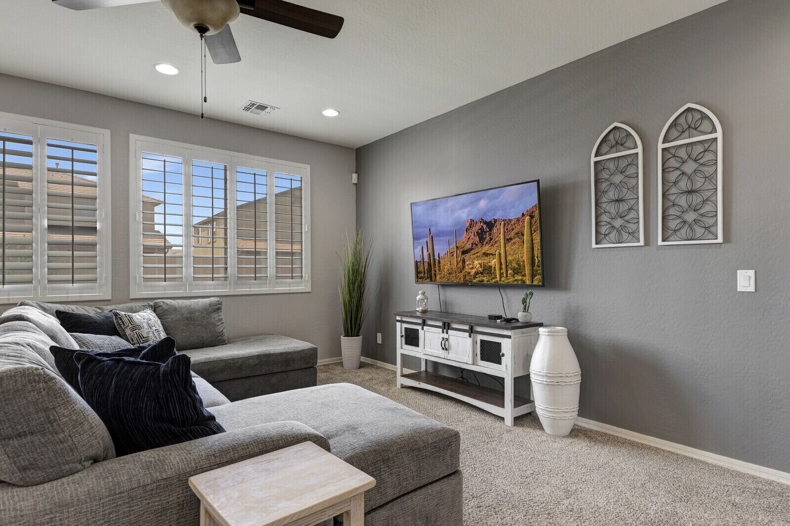 Sparkling Pool ~ Very Quiet ~ Backyard & Fire Pit