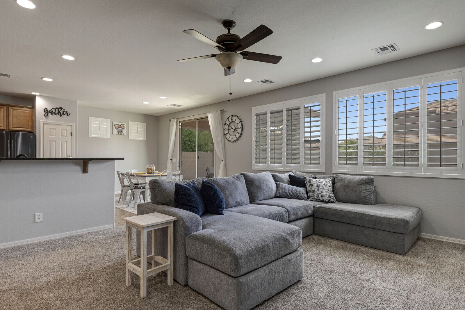 Sparkling Pool ~ Very Quiet ~ Backyard & Fire Pit