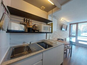 Réfrigérateur, micro-ondes