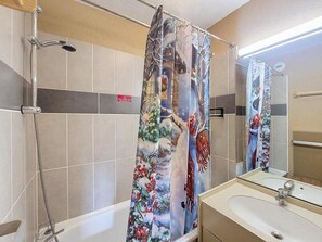 Bathtub - 3rd floor, view mountain, balcony, tv, 31m², La Rosière (La Rosière Montvalezan)