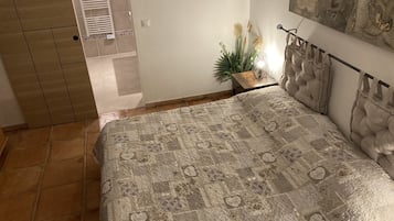 4 bedrooms, desk, free WiFi