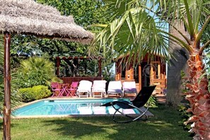 Outdoor pool, a heated pool - Villa in the heart of chestnut groves (La Garde-Freinet)