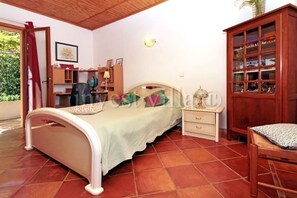 4 bedrooms, desk, free WiFi - Villa in the heart of chestnut groves (La Garde-Freinet)