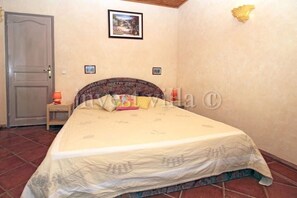 4 bedrooms, desk, free WiFi