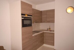 Fridge, microwave, dishwasher, coffee/tea maker - 150m from resort center, 8th floor, view ski slopes, balcony, tv, 30m², Gourette (Eaux-Bonnes)