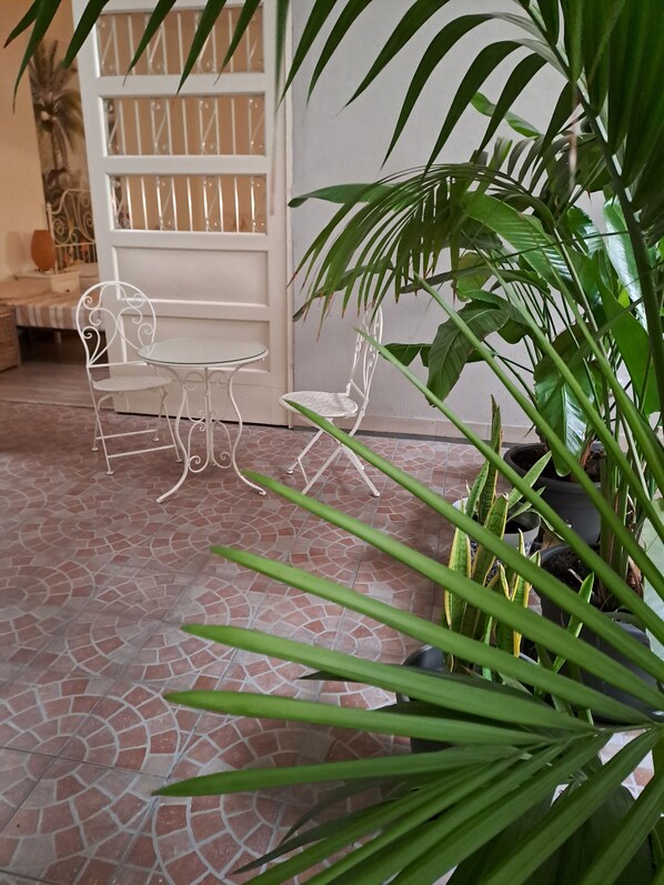 Outdoor dining - Cozy studio apartment in the center (Catania)