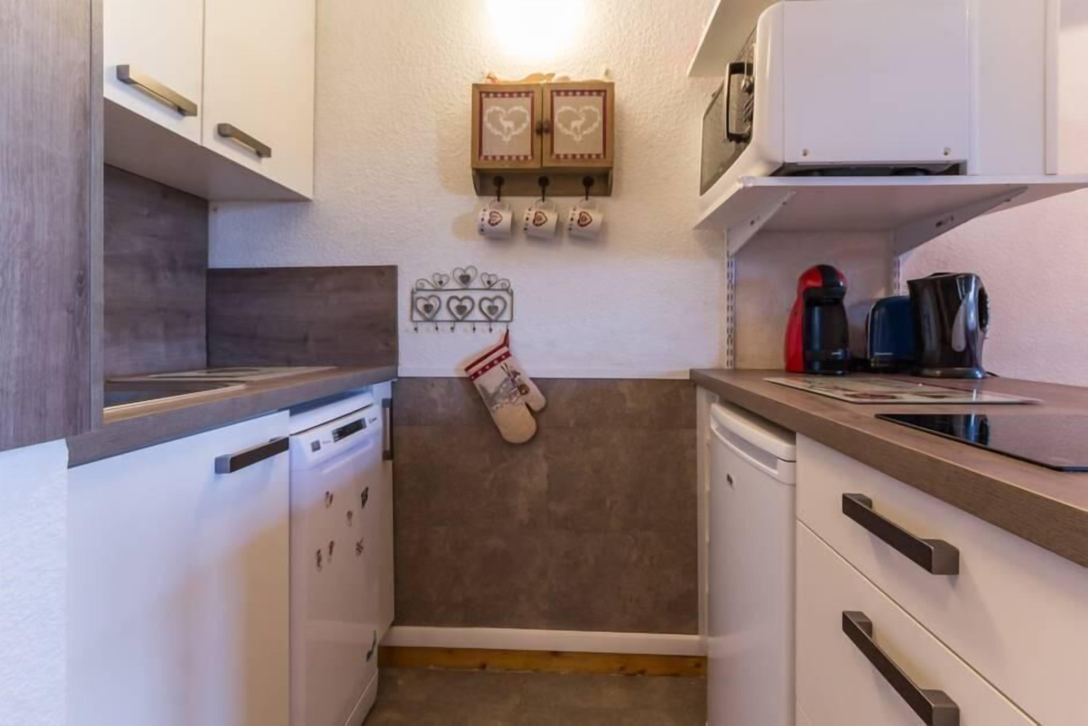 Réfrigérateur, lave-vaisselle, cafetière/bouilloire