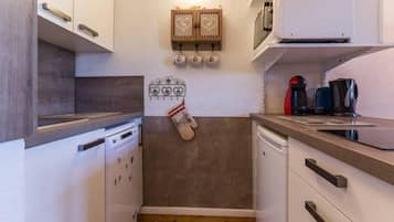 Réfrigérateur, lave-vaisselle, cafetiÚre/bouilloire