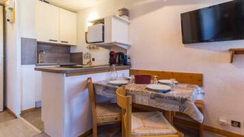 Réfrigérateur, lave-vaisselle, cafetiÚre/bouilloire