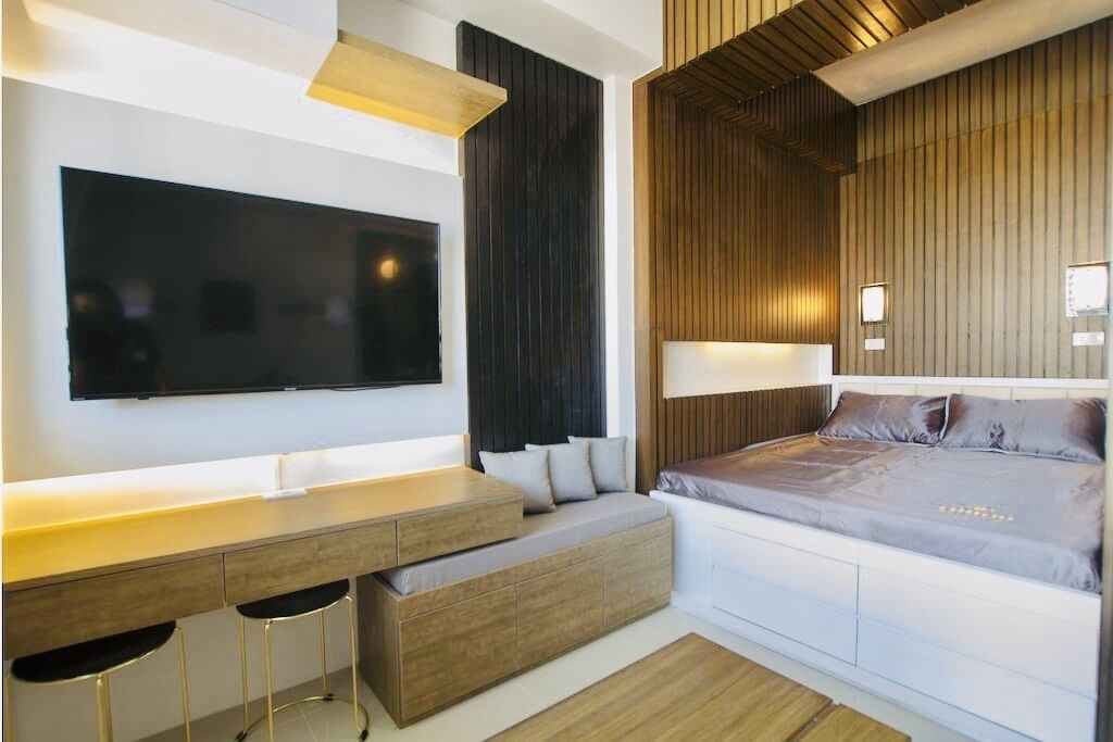 Stylish City Centre +WIFI+Netflix+Pool