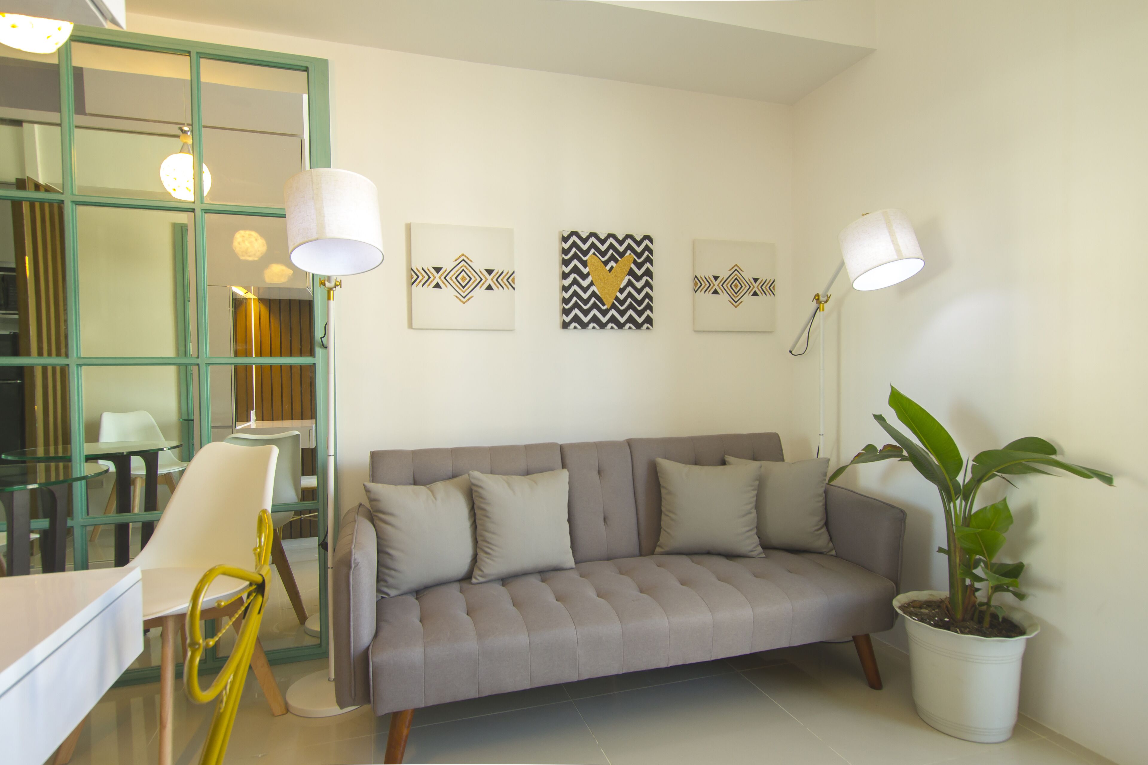 Stylish City Centre +WIFI+Netflix+Pool