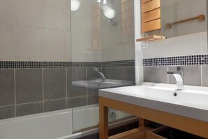 Bathtub