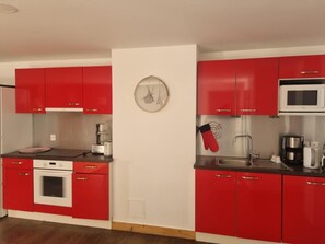 Fridge, oven, dishwasher