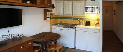 Fridge, microwave