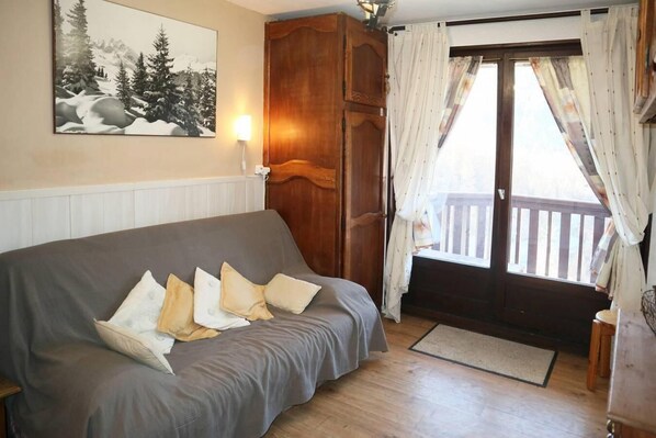 Living area - Ski-in/ski-out & foot of the slopes, 6th floor, balcony, tv, ski locker, 24m², Les Orres (Les Orres)