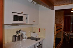 Fridge, microwave, oven