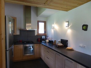 Réfrigérateur, micro-ondes, four, lave-vaisselle