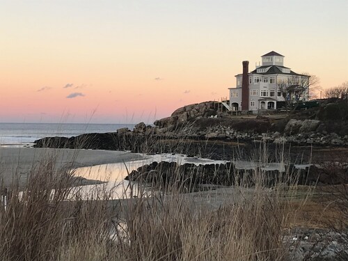 WATERFRONT 1BDRM SPACIOUS STUDIO APARTMENT 