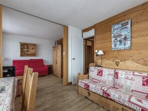 Living area - 50m from shops, 5th floor, balcony, tv, ski locker, 50m², La Plagne (La Plagne)