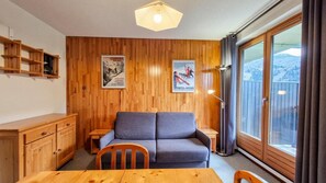 Living area - 300m from ski slopes, 2nd floor, view ski slopes, balcony, tv, ski locker, 25m², Flaine (Flaine)
