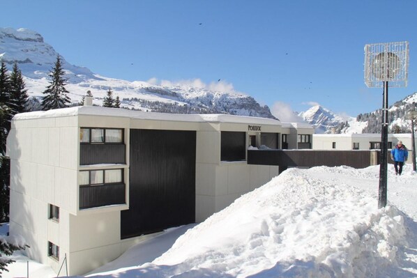 Exterior - 300m from ski slopes, 2nd floor, view ski slopes, balcony, tv, ski locker, 25m², Flaine (Flaine)
