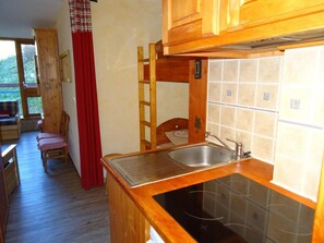 Interior - 50m from ski slopes, 4th floor, view firs, balcony, tv, 25m², Les Arcs (Les Arcs)