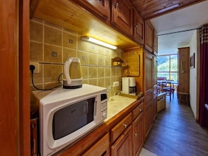 Coffee/tea maker, fridge, microwave, toaster