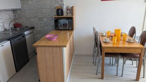 Kylskåp, mikrovågsugn och diskmaskin