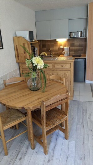 Dining - 50m from ski slopes, 4th floor, tv, 30m², Orcières Merlette 1850 (Orcières)